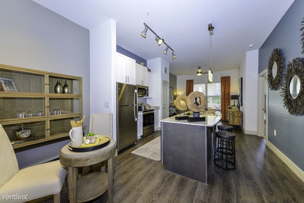 Foto principal - 705 Phipps Blvd NE