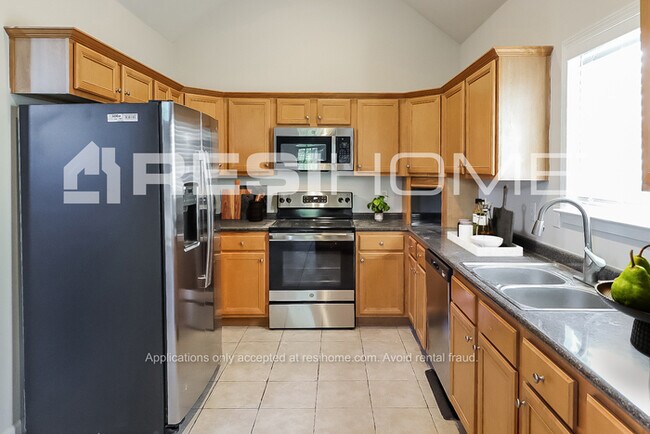 Foto del edificio - 626 Camden Cove Lane