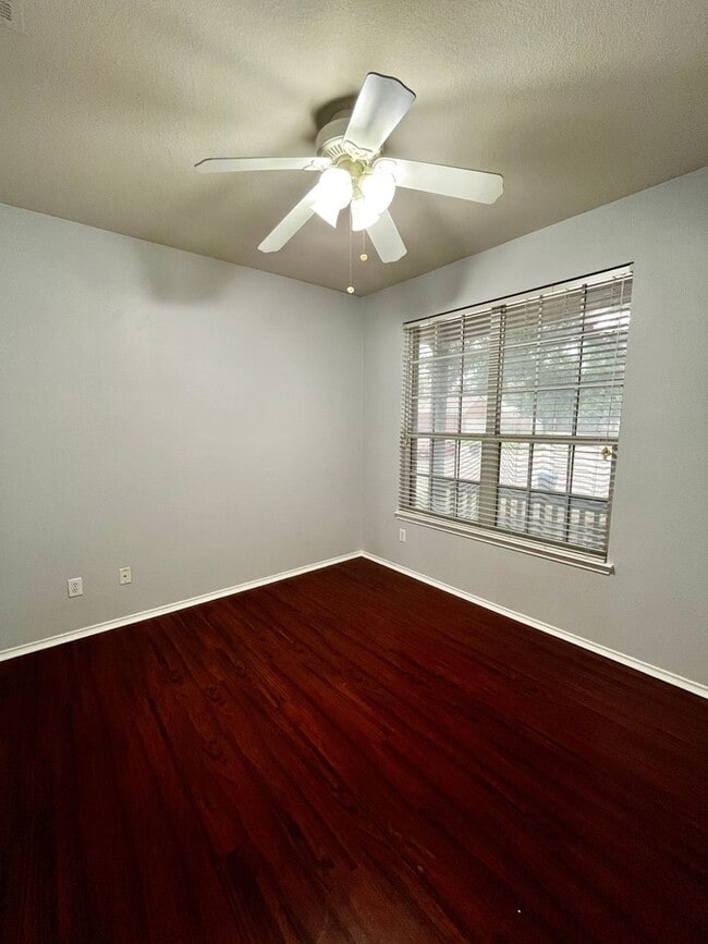 Building Photo - $250 Admin Fee Waived!! 3Bed - 2.5Bath Hom...