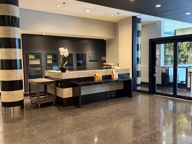 Building Photo - 130 S Canal St