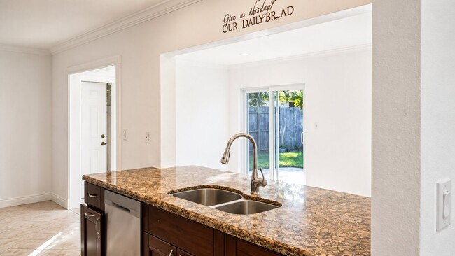 Foto del edificio - 5160 SW 8th St