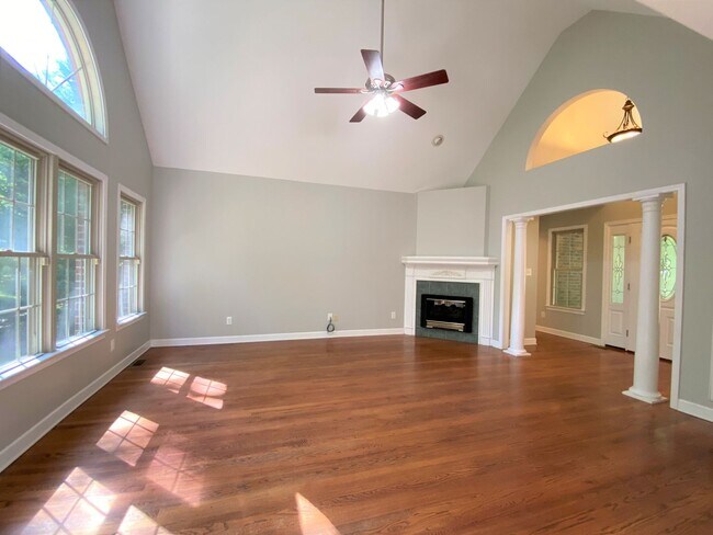 Building Photo - ~~ Luxurious Brick Home located in Mebane ~~