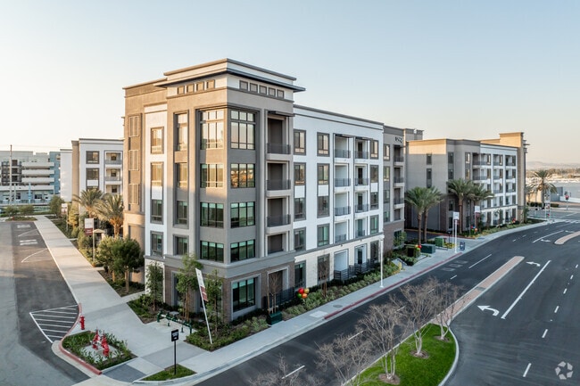 Building Photo - Link OC
