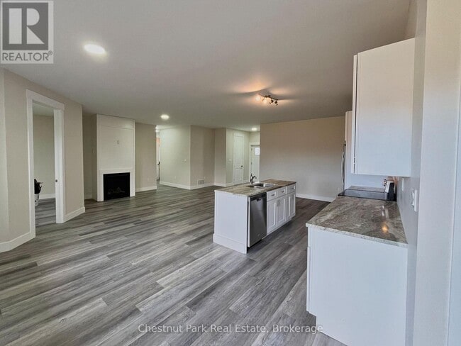 Building Photo - 319922 Kemble Rock Rd