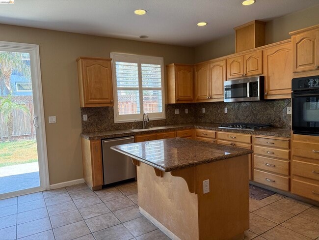 Building Photo - 533 Stirling Ct