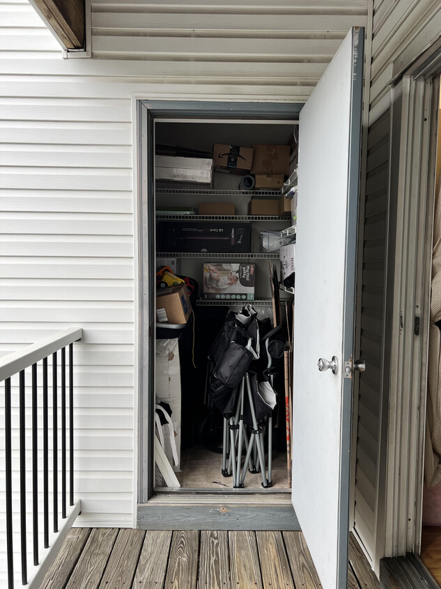 Storage Patio - 921 Waterford Dr