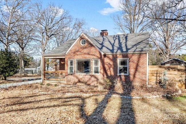 Foto del edificio - 5712 Oak Dr