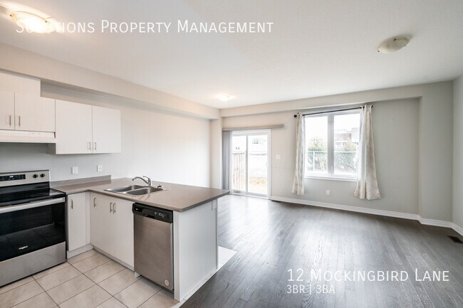 Photo du bâtiment - Beautiful 3 Bedroom, 2.5 Bath Townhome in Stoney Creek