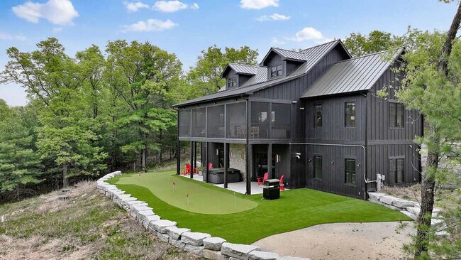 Building Photo - 1678 Archer Ave