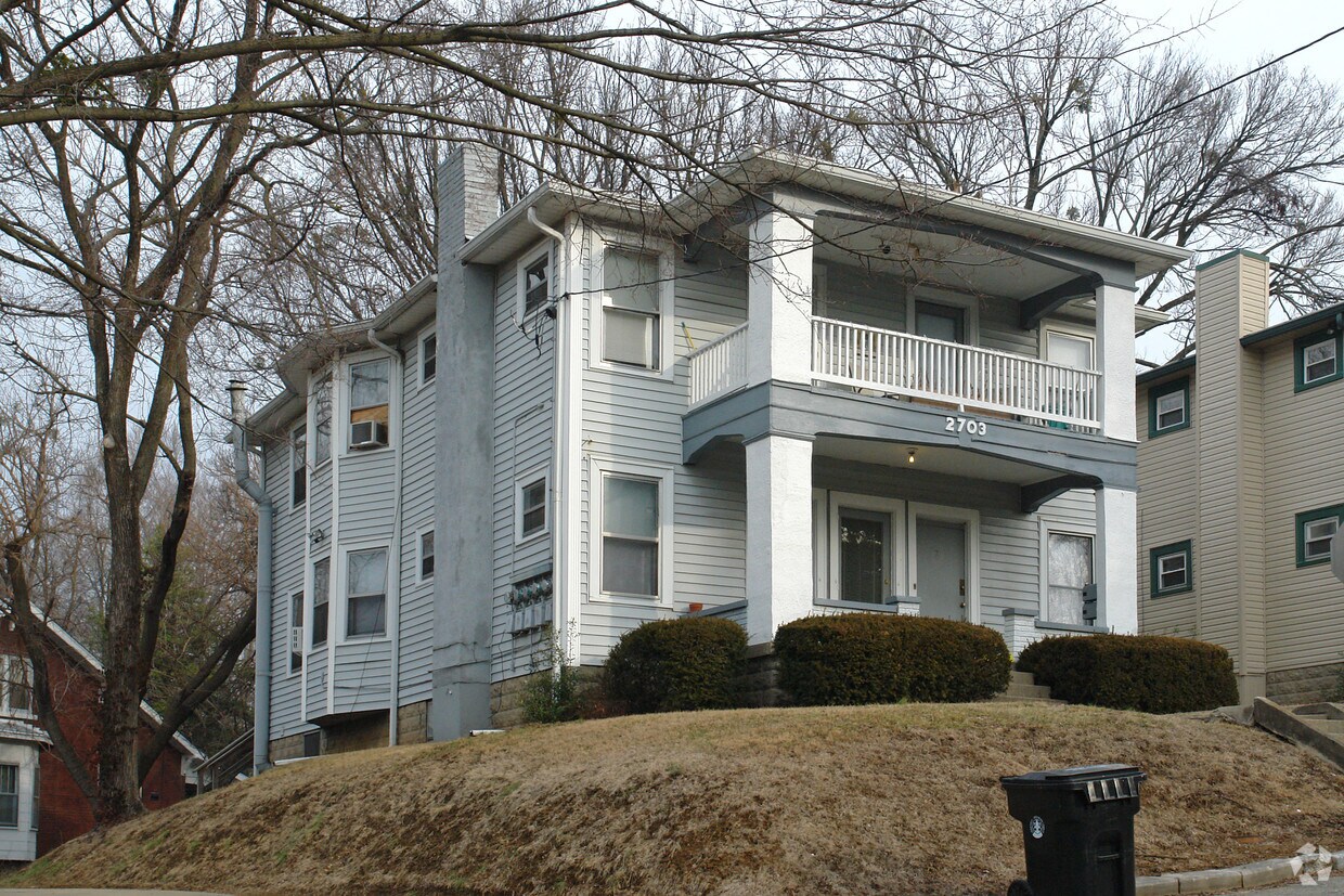 Foto del edificio - 2703 Field Ave