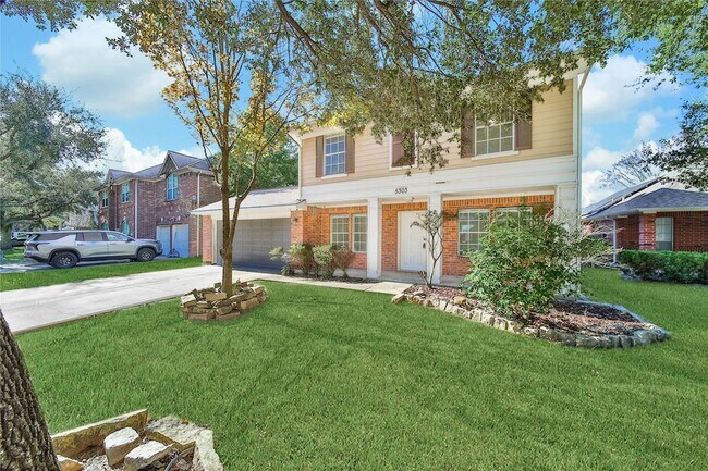 Foto del edificio - 5303 Bay Pines Dr