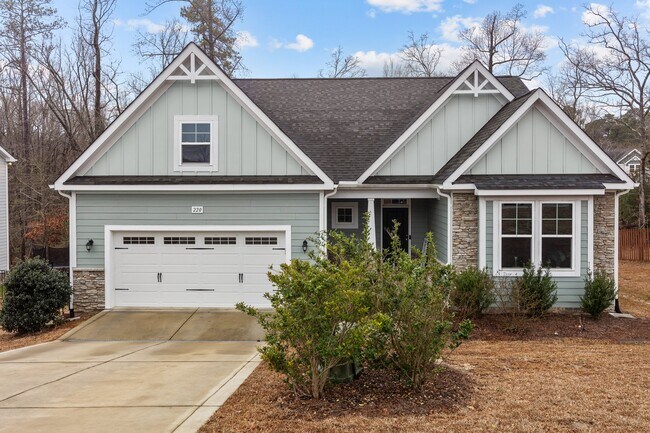 Building Photo - 220 Parrish Ln