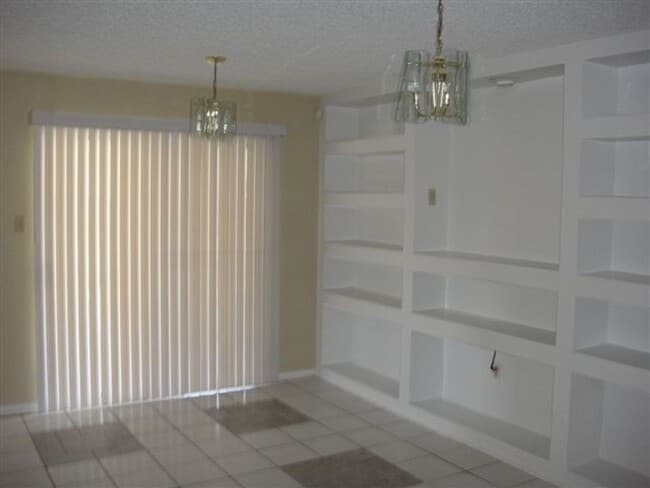 Foto del edificio - AVAILABLE MID JANUARY!