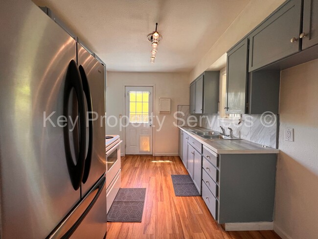 Foto del edificio - Cozy Two Bedroom House with Large Yard