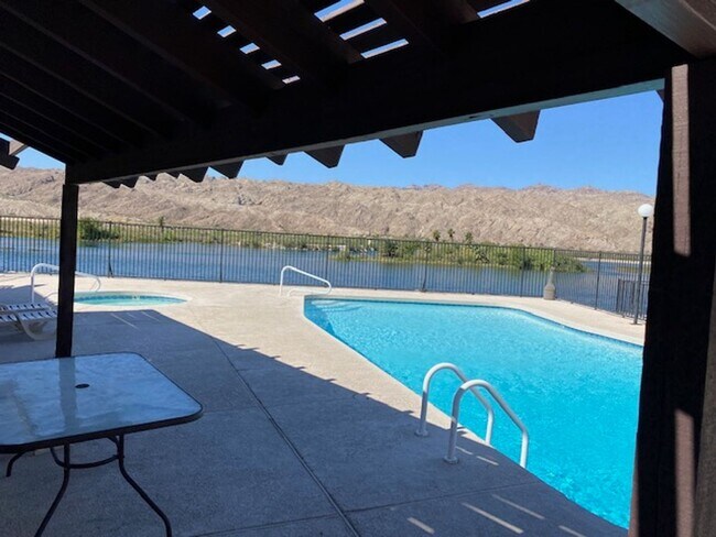 Building Photo - 2BR 1 BA Upstairs Condo / Riverfront Complex