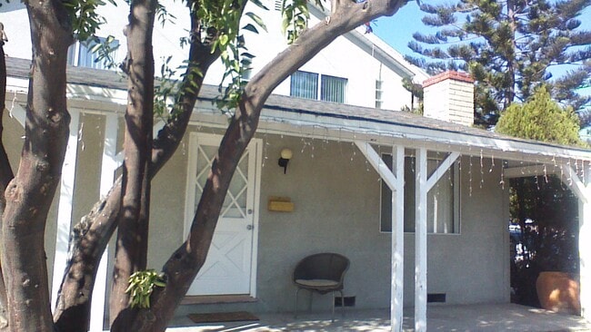Building Photo - 8131 Lloyd Ave