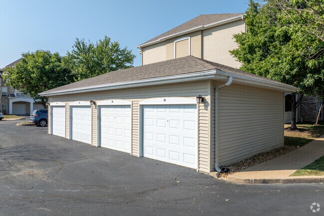 Building Photo - Boulders at Katy Trail