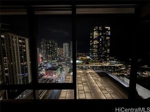 Building Photo - 1001 Queen St