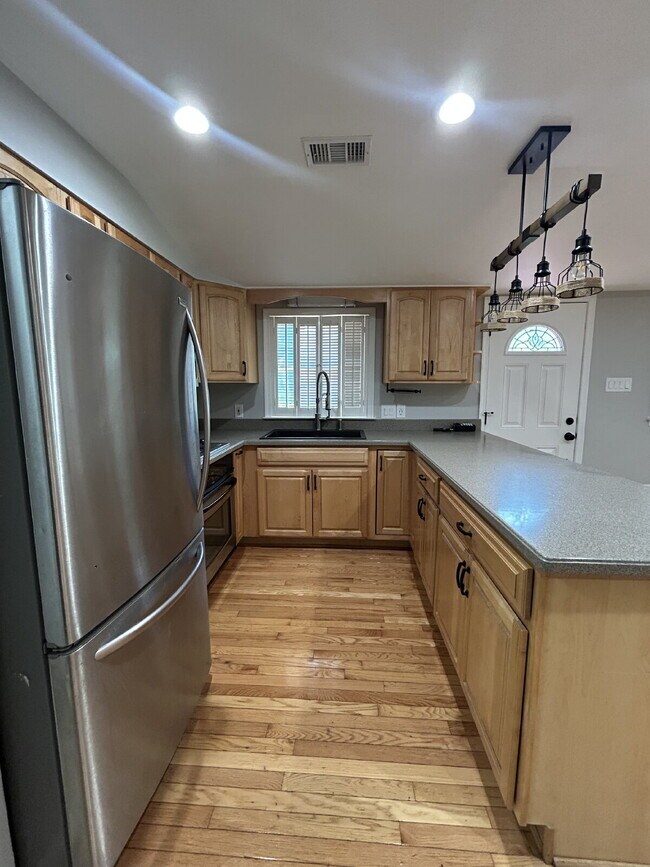 Building Photo - Newly Renovated 3-Bedroom, 2-Bath Home with Spacious Deck & Large Yard