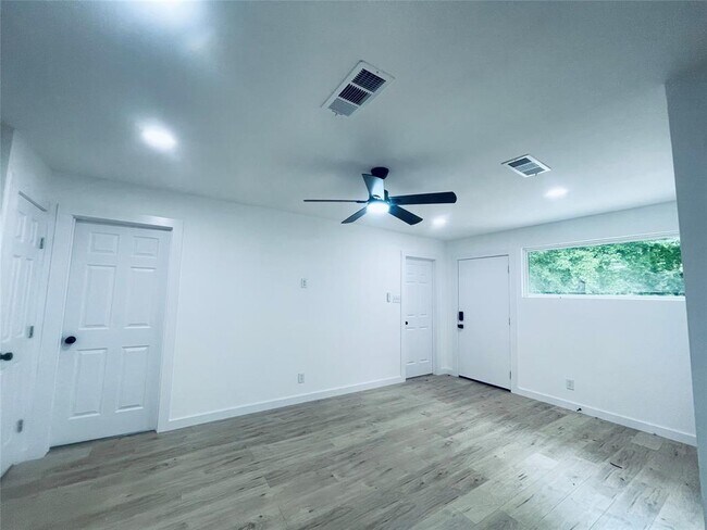 Foto del edificio - 7107 Guadalupe St