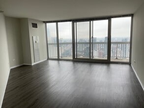 Building Photo - 544 N State St