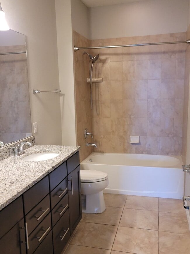 Building Photo - Make This Apopka Beauty Your Home