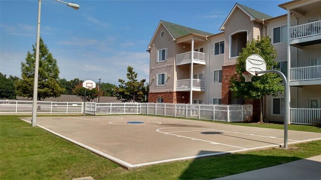 Foto del edificio - 2200 Classen Blvd