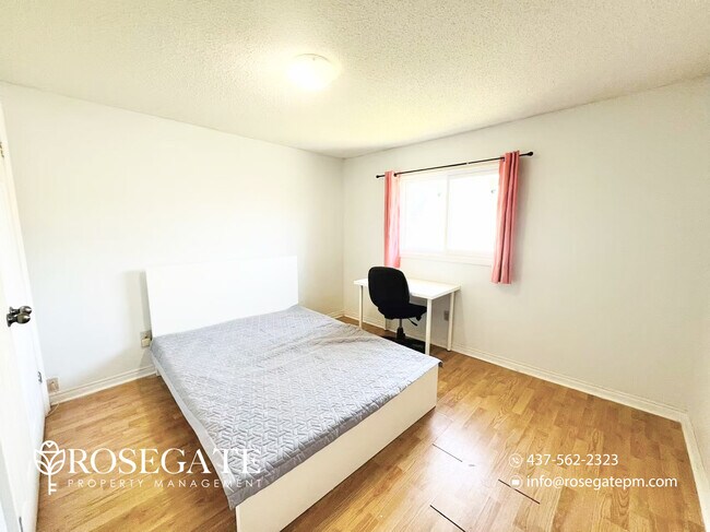 Building Photo - Pet-Friendly 4-Bedroom + Den Detached Home with 2 Parking Spaces – Scarborough