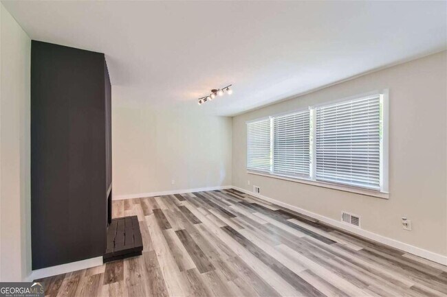 Foto del edificio - 3041 Lake Jodeco Rd