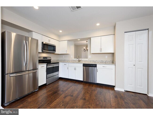 Foto del edificio - 125 Conway Ct