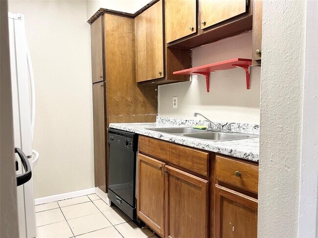 Building Photo - 8423 Hearth Dr