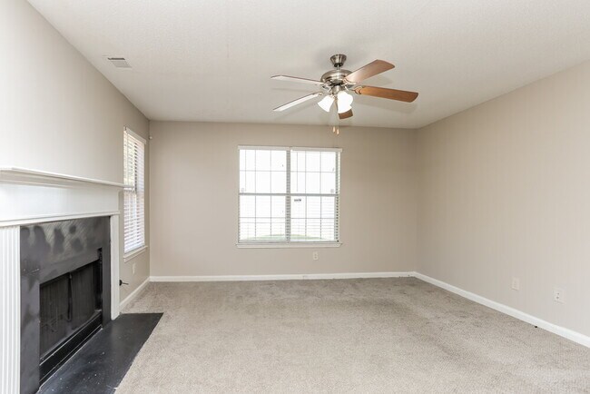 Foto del edificio - 3317 Royal Springs Ct