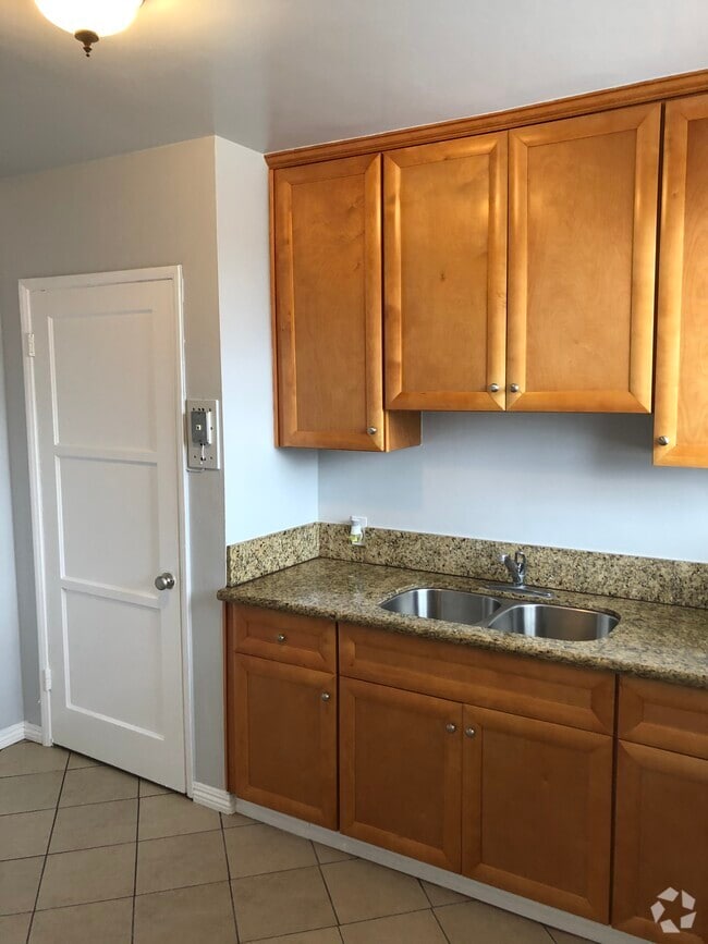 Downstairs Unit - 1934 W 35th St