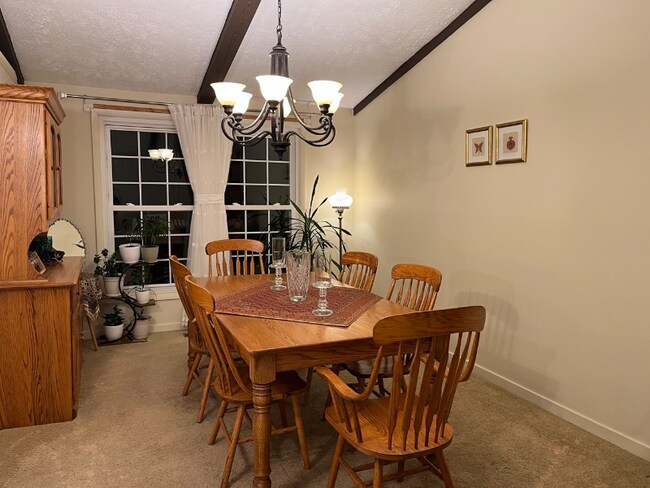 Foto del edificio - 210 Pinehurst Ln