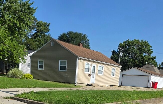 Building Photo - 202 Hessel Blvd
