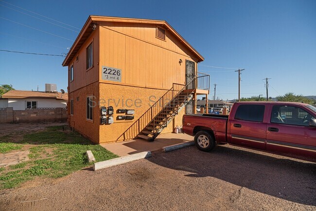 Building Photo - 2226 E Pueblo Ave