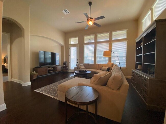 Foto del edificio - 15216 Glen Heather Dr
