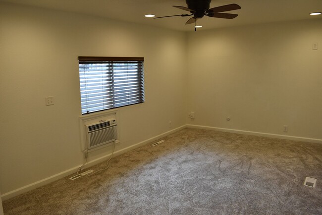 Building Photo - 2105 3rd Ave