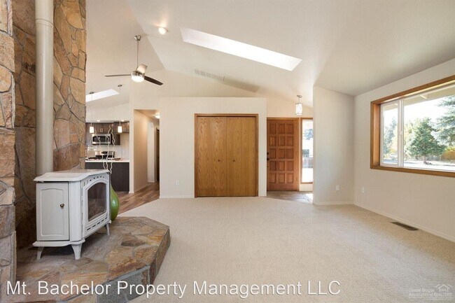Building Photo - 3 br, 2 bath House - 61490 CAMELOT PL