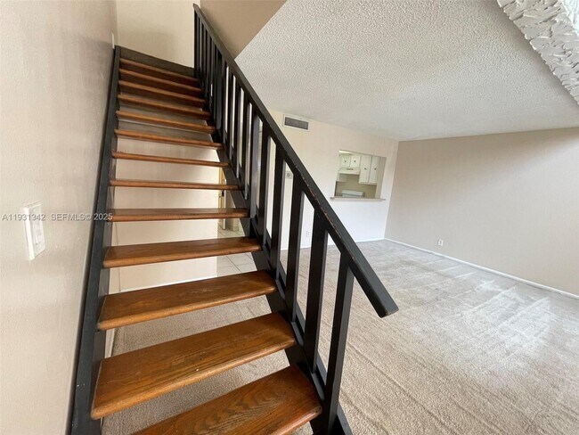 Foto del edificio - 18111 NW 68th Ave