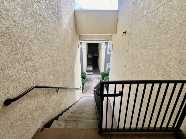 Foto del edificio - Gated Comfort Condo, Poolside Vibes: Your Next Home Awaits at Merrill Pines