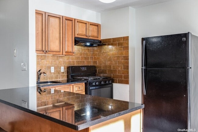 Kitchen - 591 Vandalia Ave