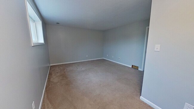 Foto del edificio - Move-In Ready 2BR Townhouse w/ Central AC & Off-Street Parking