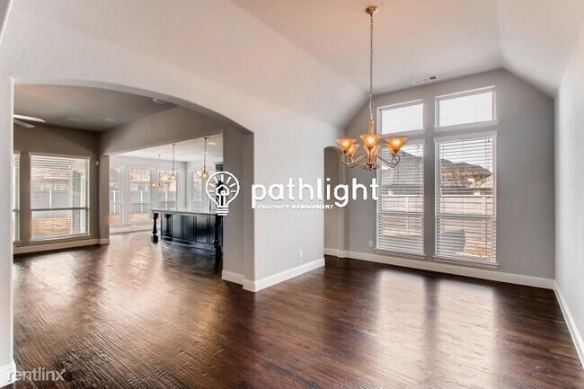 Building Photo - 4 br, 3.5 bath House - 708 Patio Street UNIT