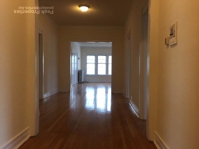 Foto del edificio - 1619 Ridge Ave