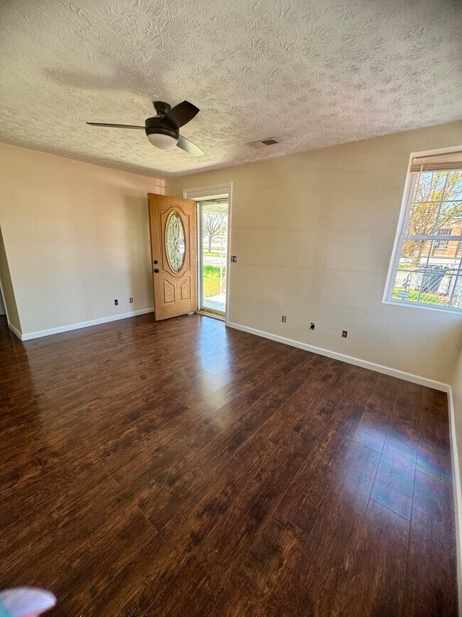 Foto del edificio - 606 W Sullivan St