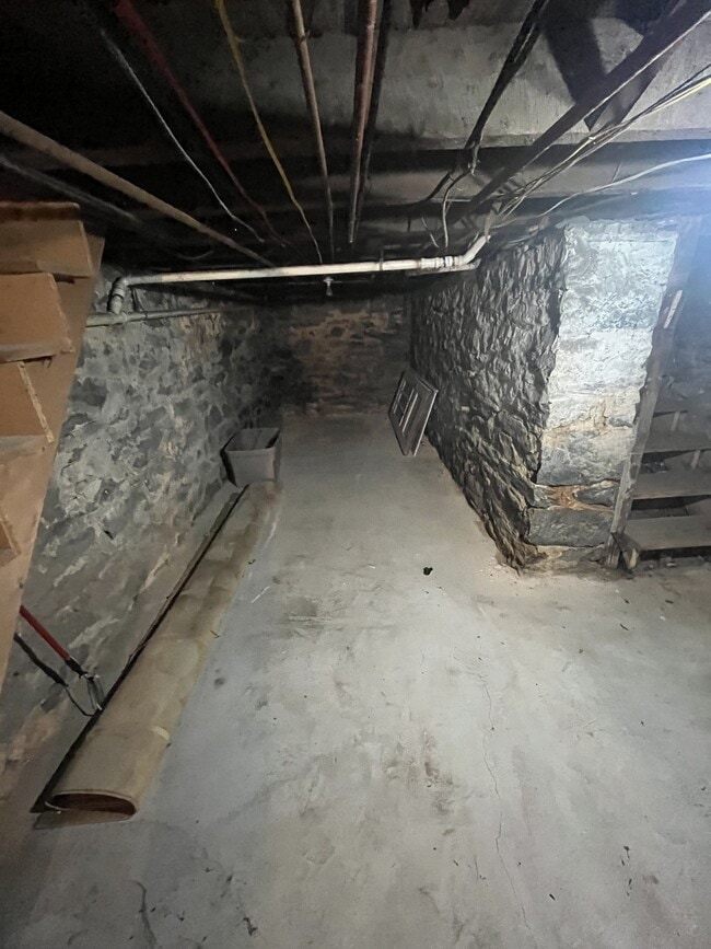 Building Photo - 1027 Church St