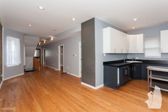 Foto del edificio - 4 br, 2 bath House - 2823 N Whipple St