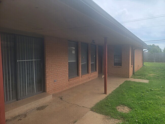 Foto del edificio - 8112 Azalea Ave