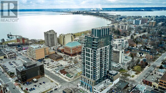 Building Photo - 2007 James St